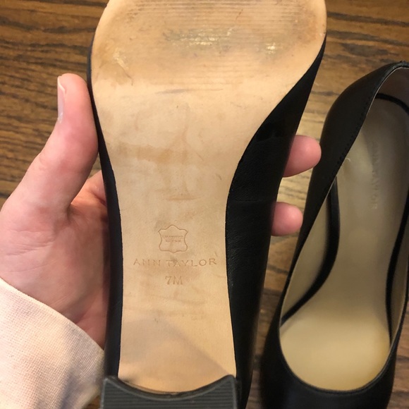 SALE!! EUC Ann Taylor leather heels - Picture 3 of 10